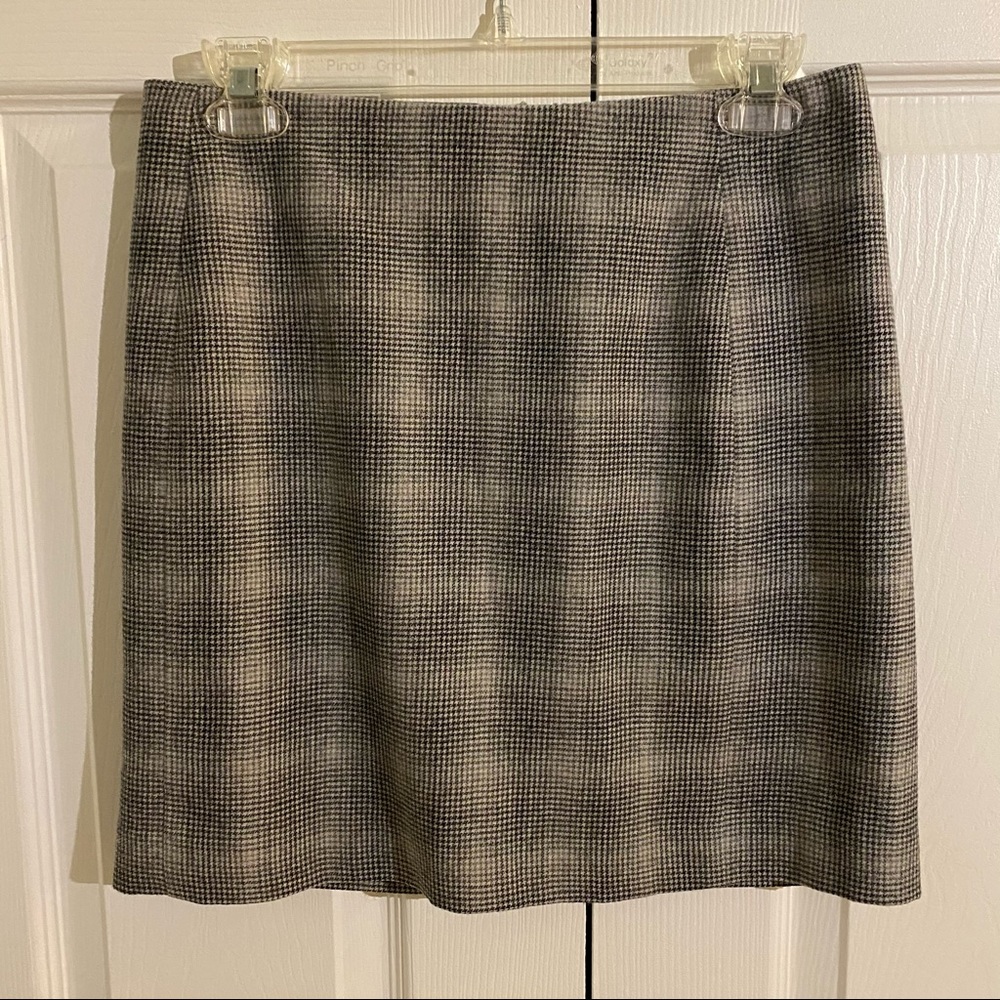 Banana Republic size 2 stretch lined skirt